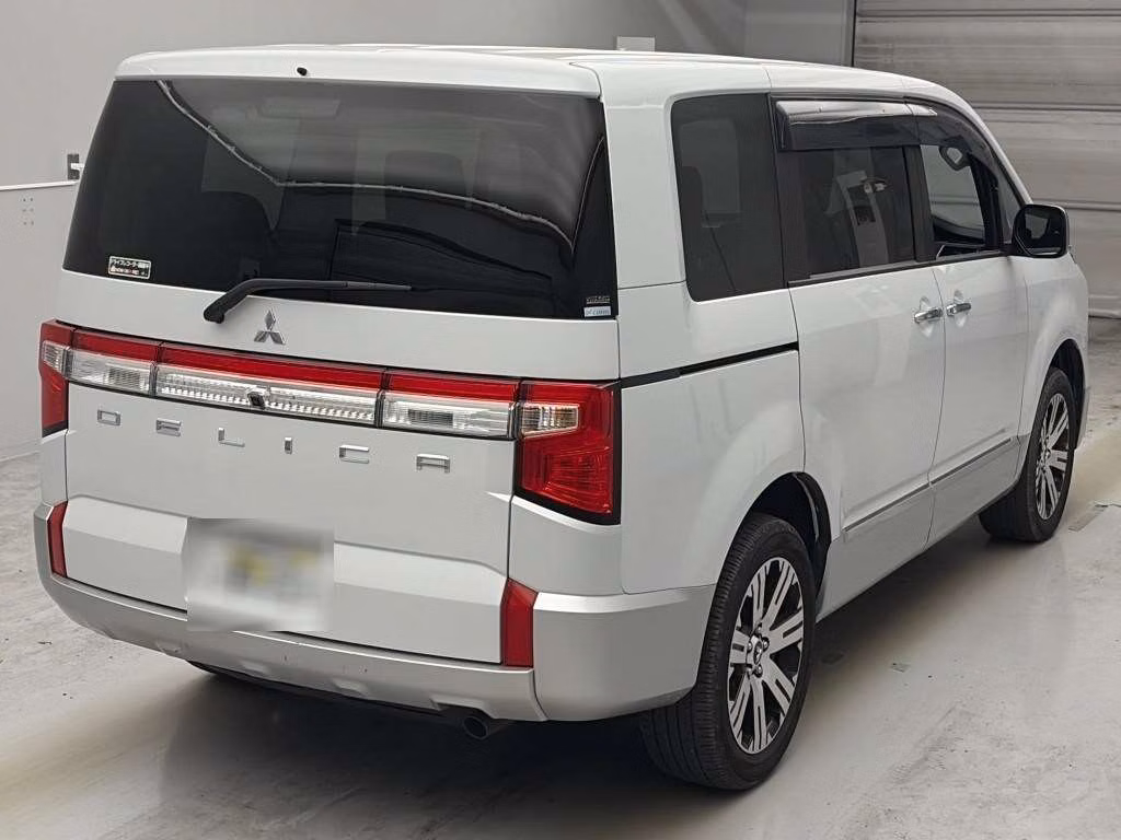 MITSUBISHI DELICA D:5