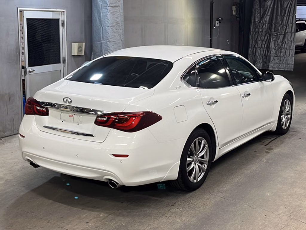 NISSAN FUGA
