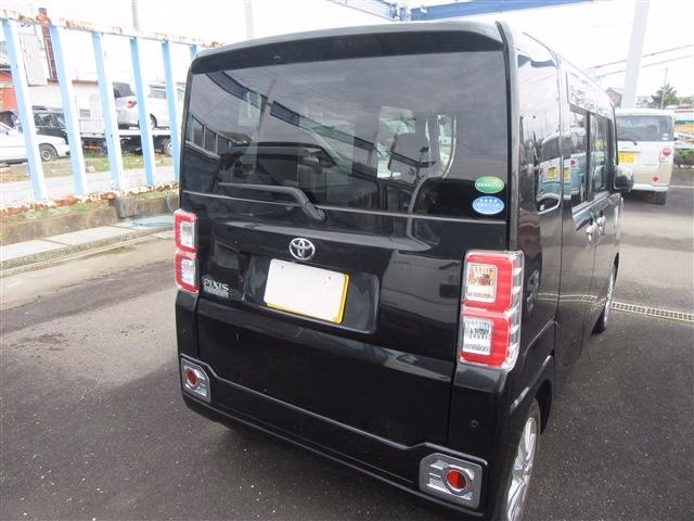 TOYOTA PIXIS MEGA