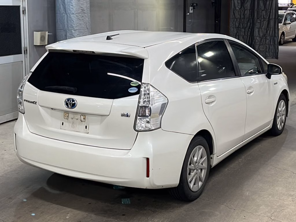 TOYOTA PRIUS ALPHA