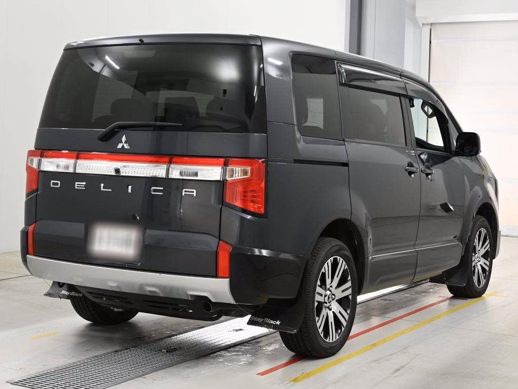MITSUBISHI DELICA D:5