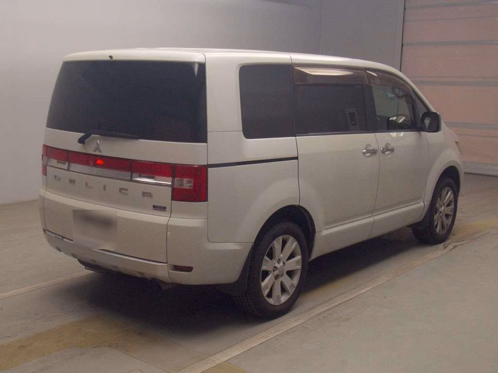 MITSUBISHI DELICA D:5