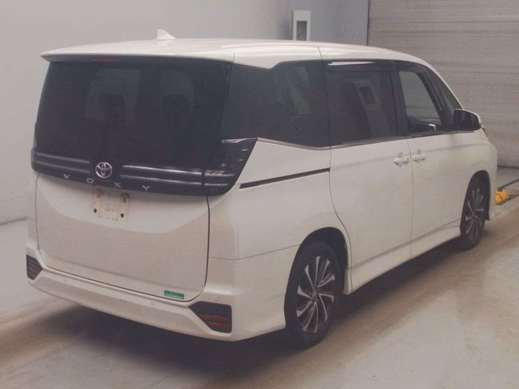 TOYOTA VOXY