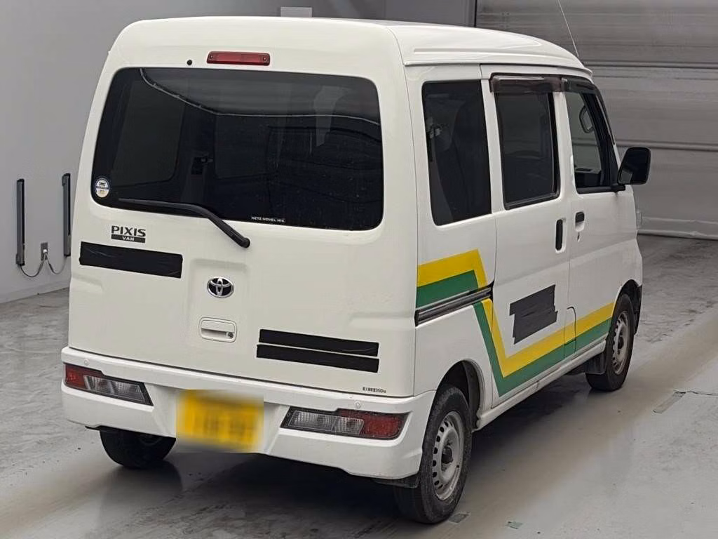 TOYOTA PIXIS VAN