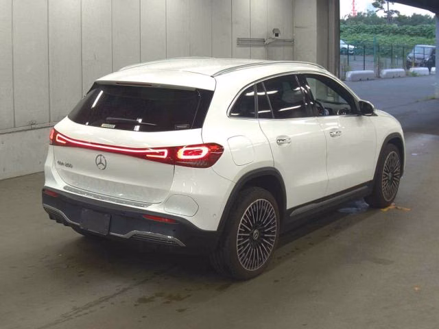 MERCEDES-BENZ EQA