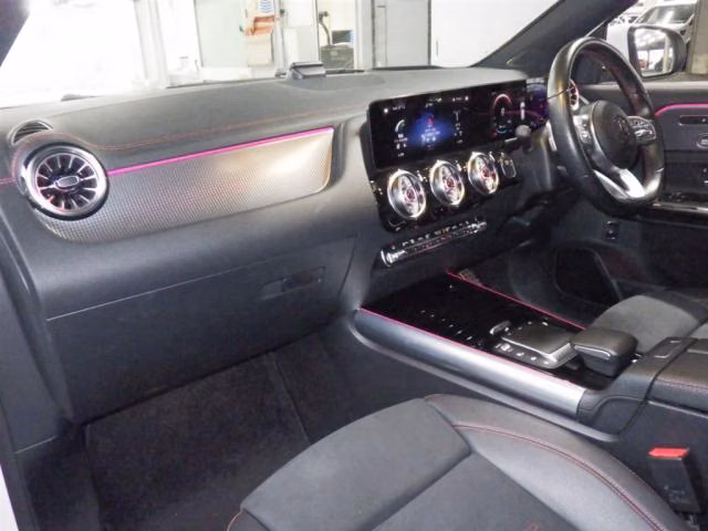 MERCEDES-BENZ EQA
