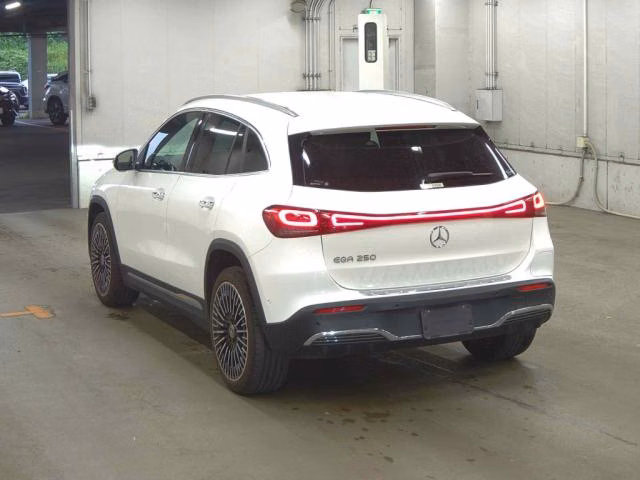 MERCEDES-BENZ EQA