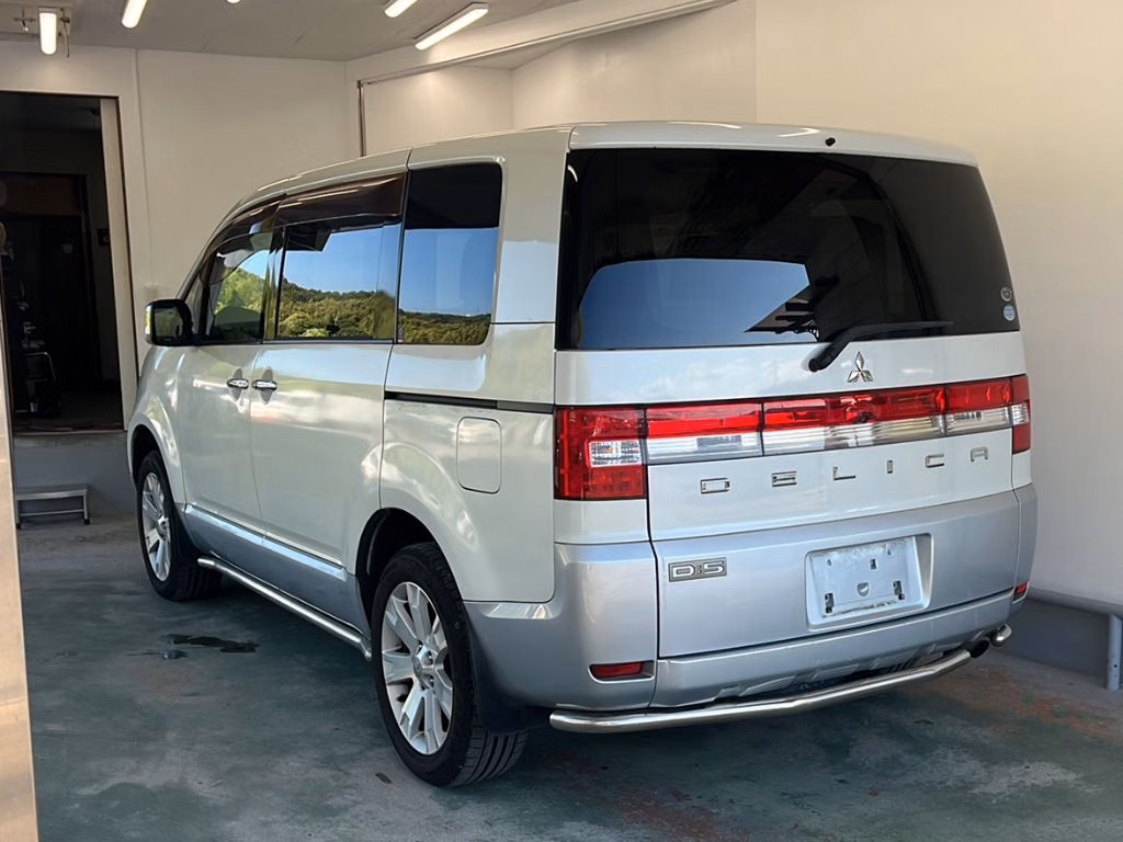 MITSUBISHI DELICA D:5