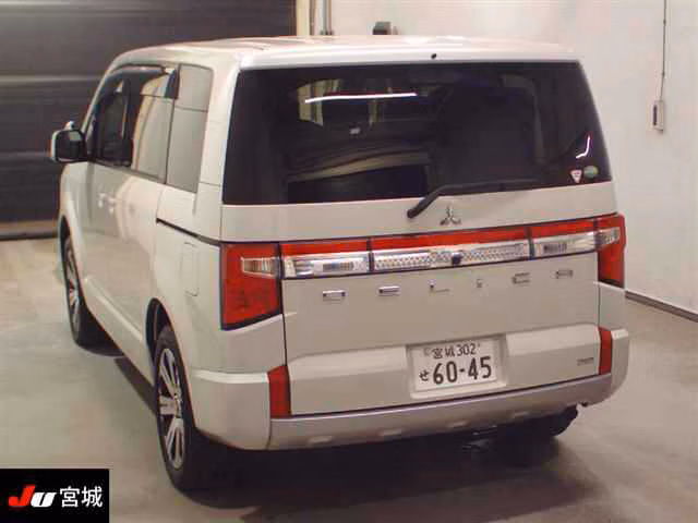 MITSUBISHI DELICA D:5