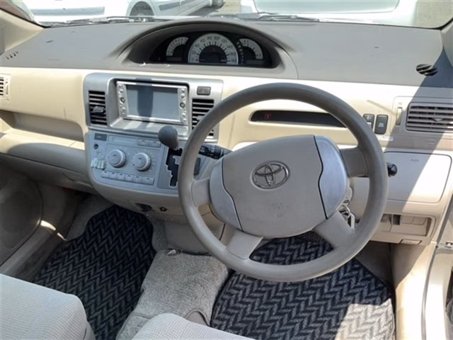 TOYOTA RAUM