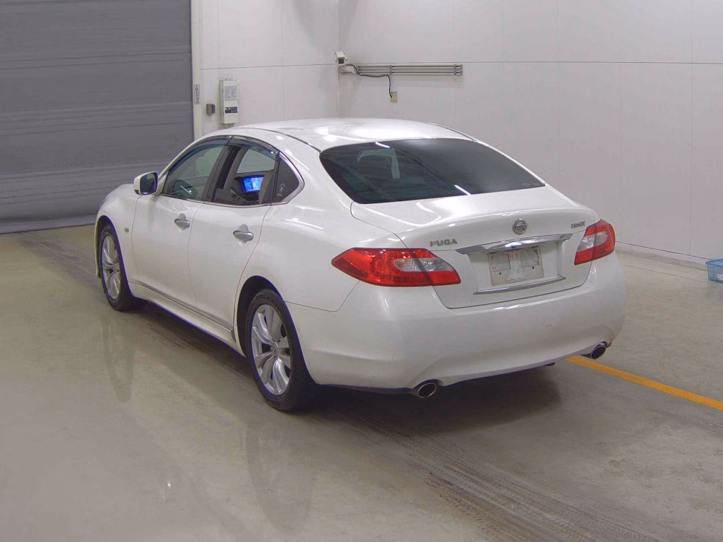 NISSAN FUGA