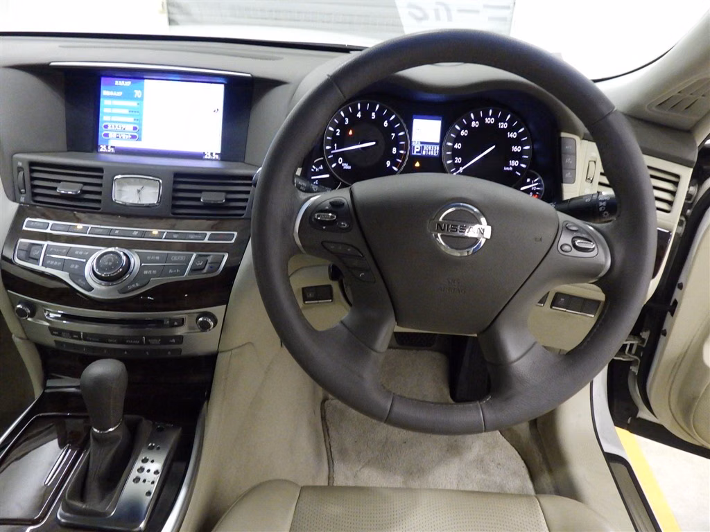NISSAN FUGA