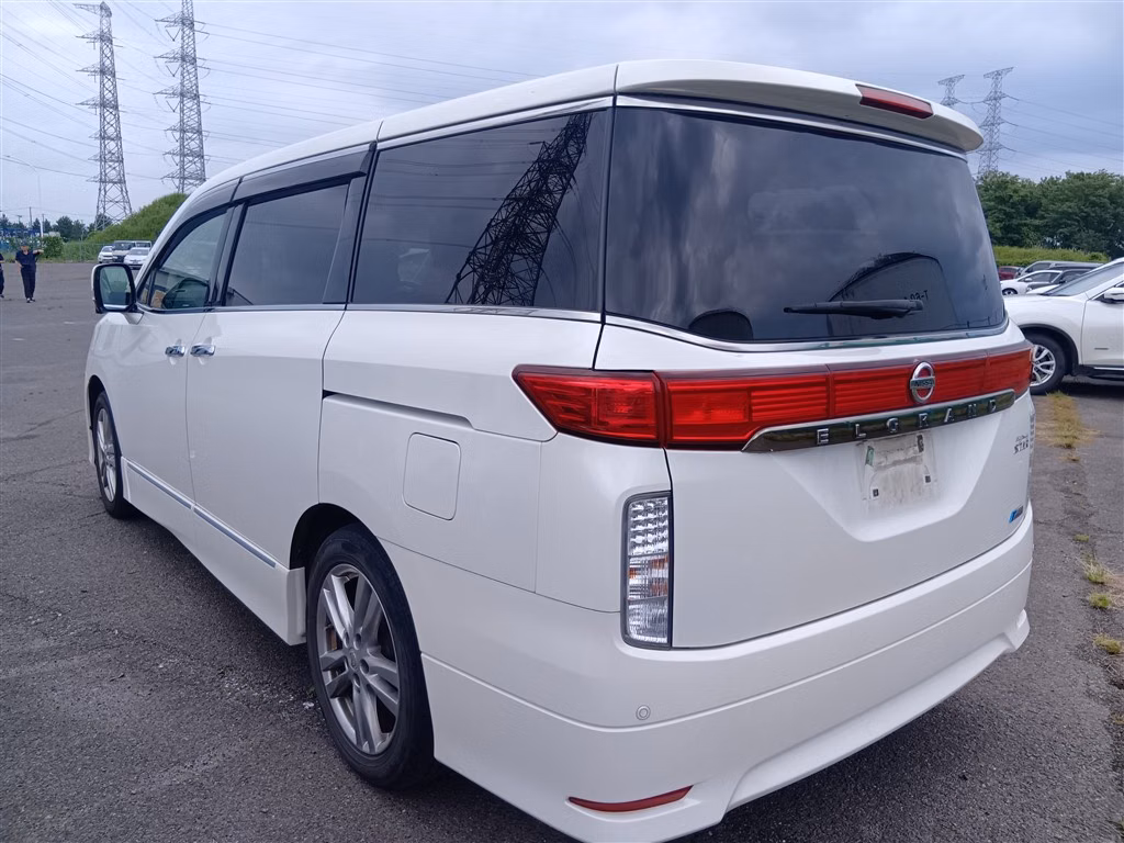 NISSAN ELGRAND