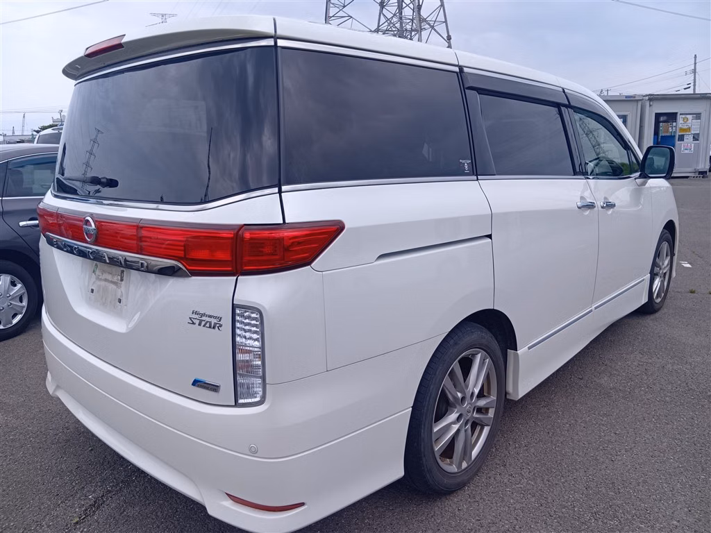 NISSAN ELGRAND