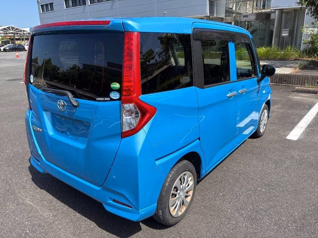 TOYOTA ROOMY