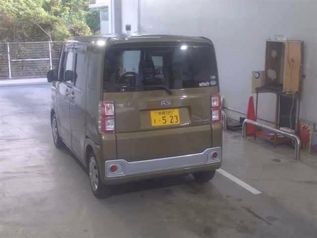 DAIHATSU WAKE