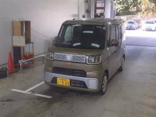 DAIHATSU WAKE
