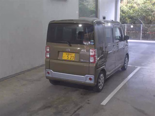 DAIHATSU WAKE