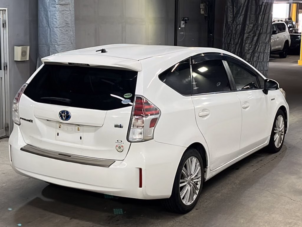 TOYOTA PRIUS ALPHA