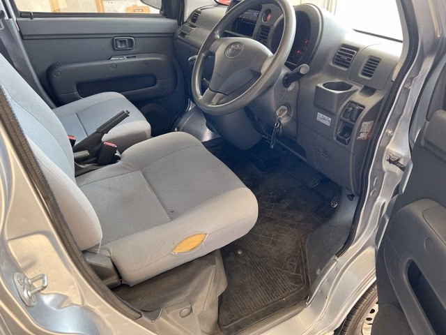 TOYOTA PIXIS VAN