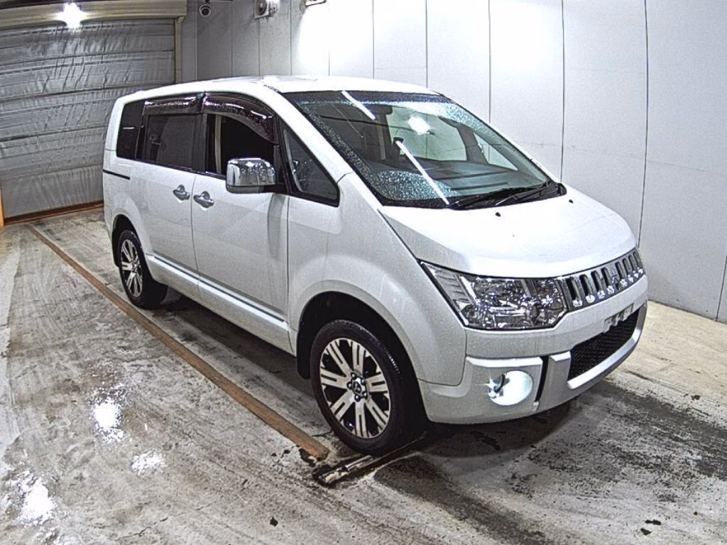 MITSUBISHI DELICA D:5