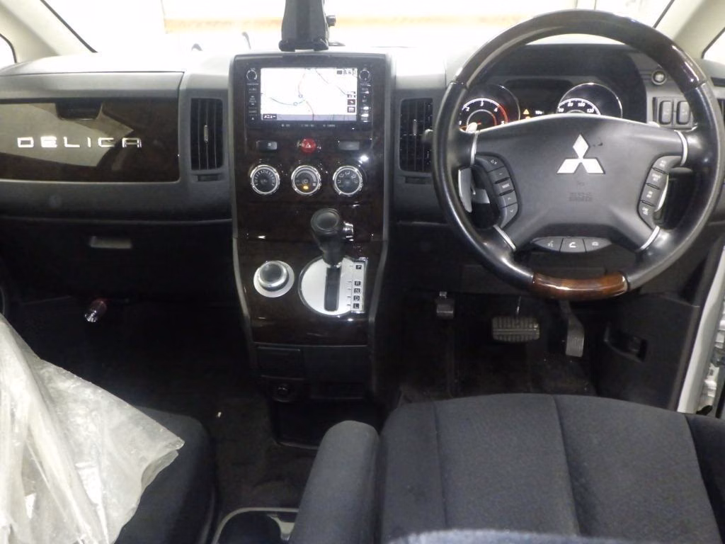 MITSUBISHI DELICA D:5
