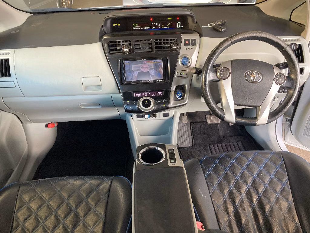 TOYOTA PRIUS ALPHA