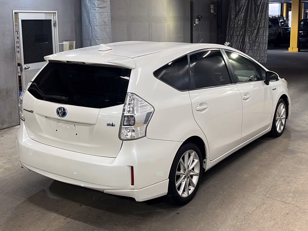 TOYOTA PRIUS ALPHA