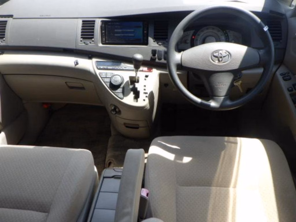 TOYOTA ISIS