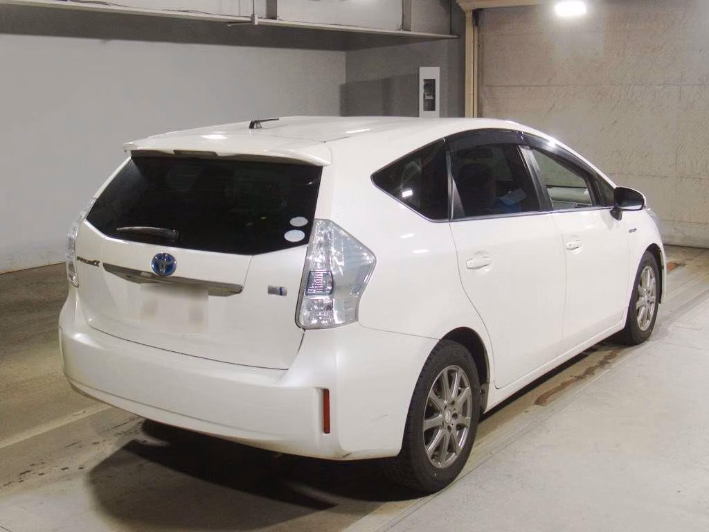 TOYOTA PRIUS ALPHA
