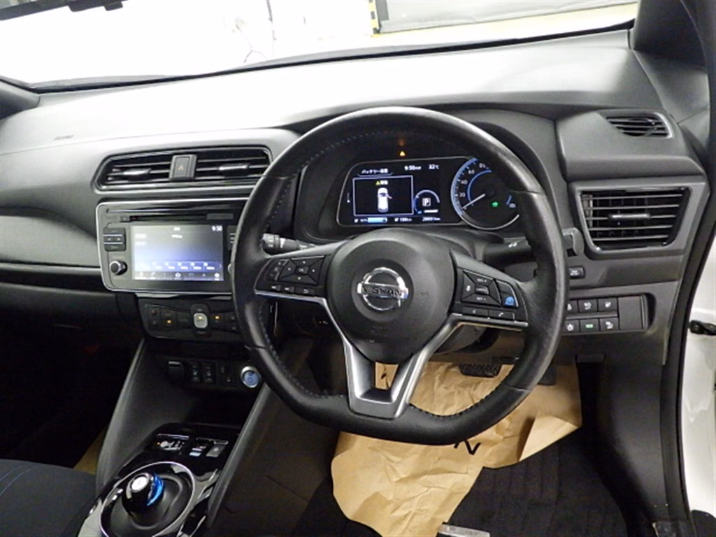 NISSAN LEAF
