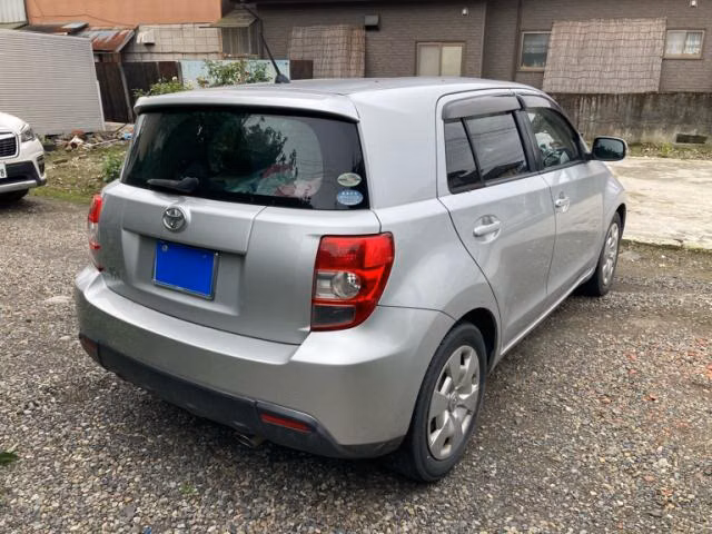 TOYOTA IST