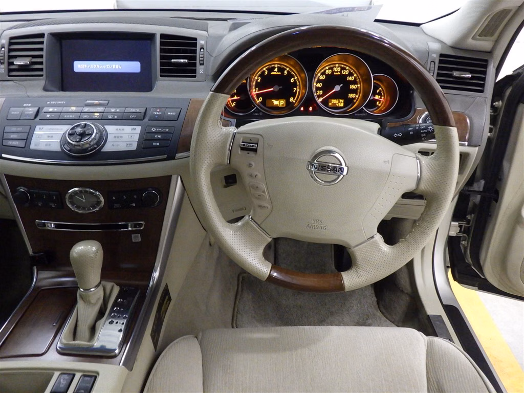 NISSAN FUGA