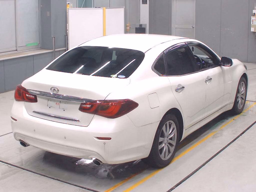 NISSAN FUGA