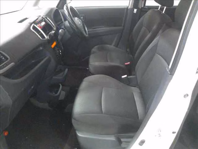 MITSUBISHI DELICA D:2