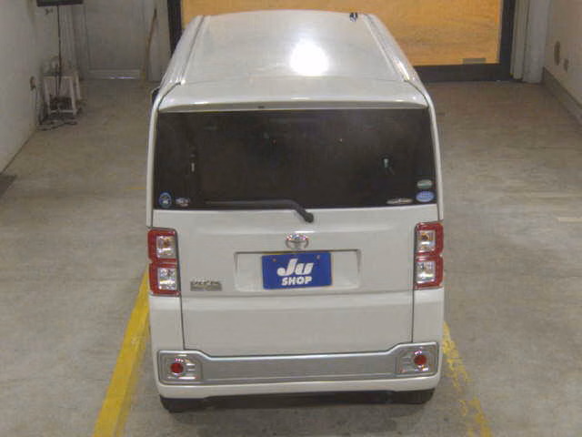 TOYOTA PIXIS MEGA