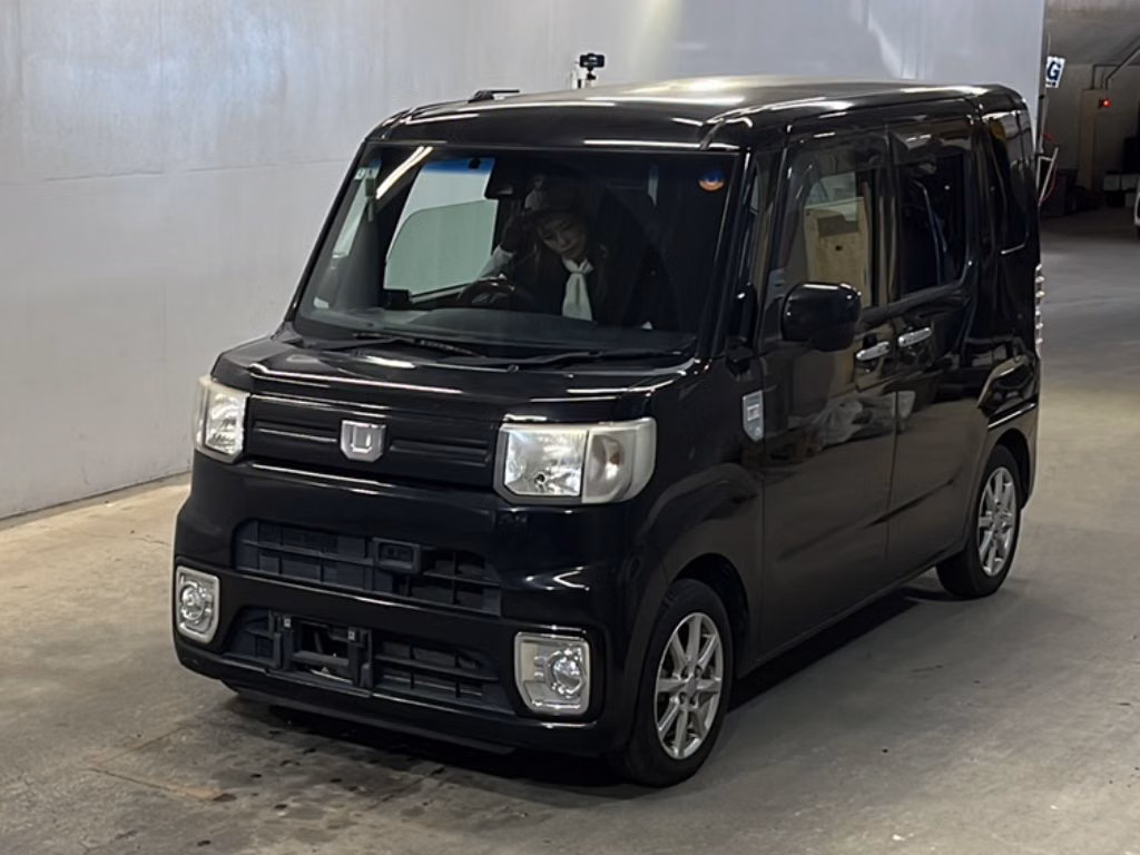 DAIHATSU WAKE