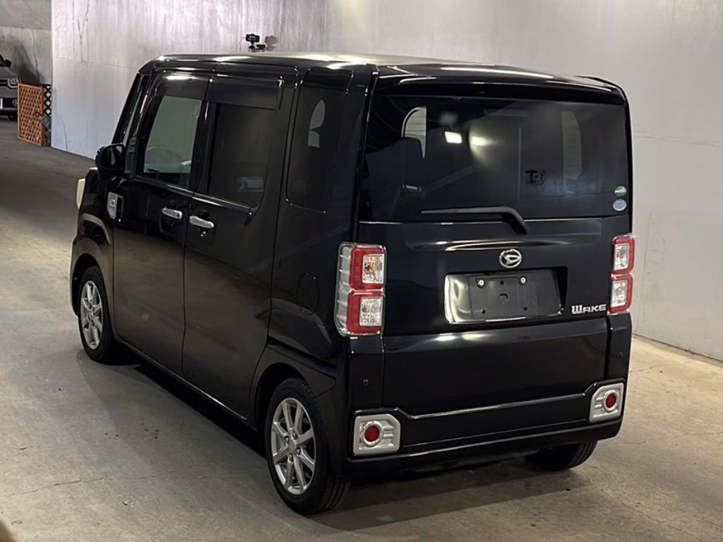 DAIHATSU WAKE