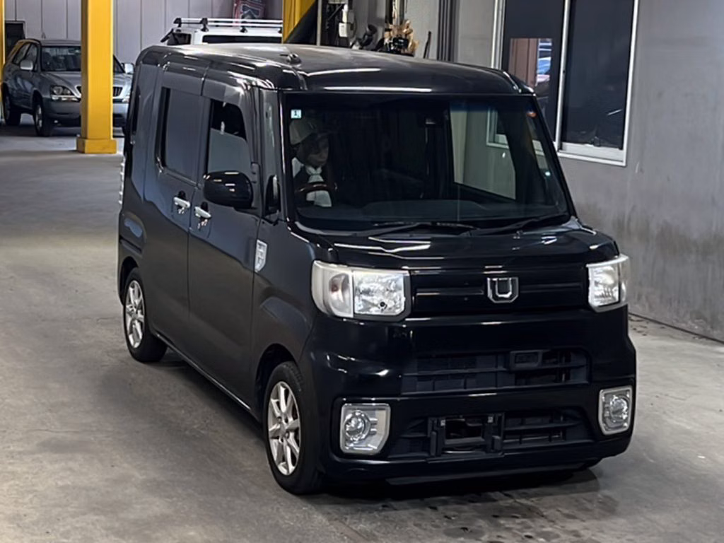 DAIHATSU WAKE