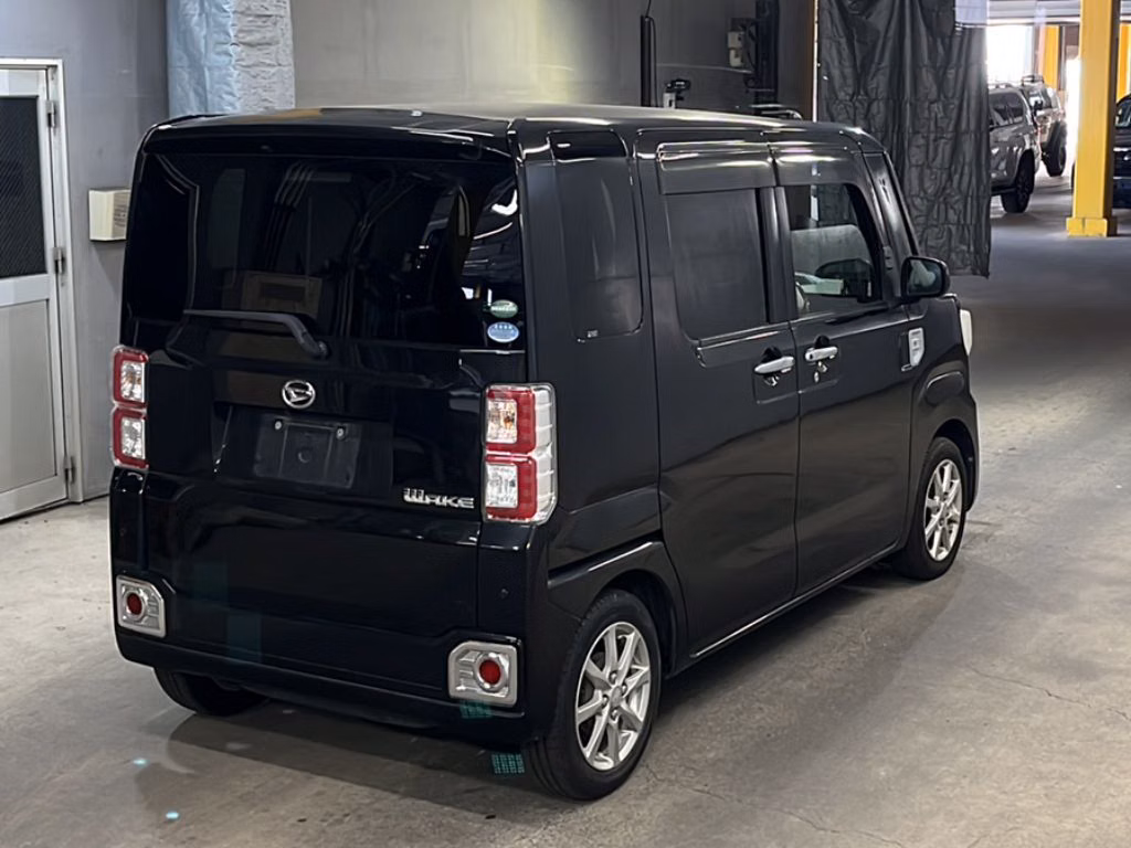 DAIHATSU WAKE