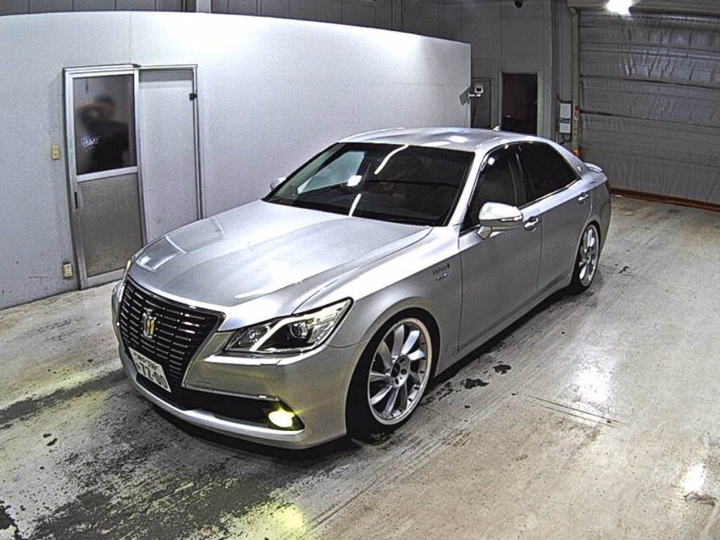 TOYOTA CROWN