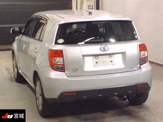 TOYOTA IST