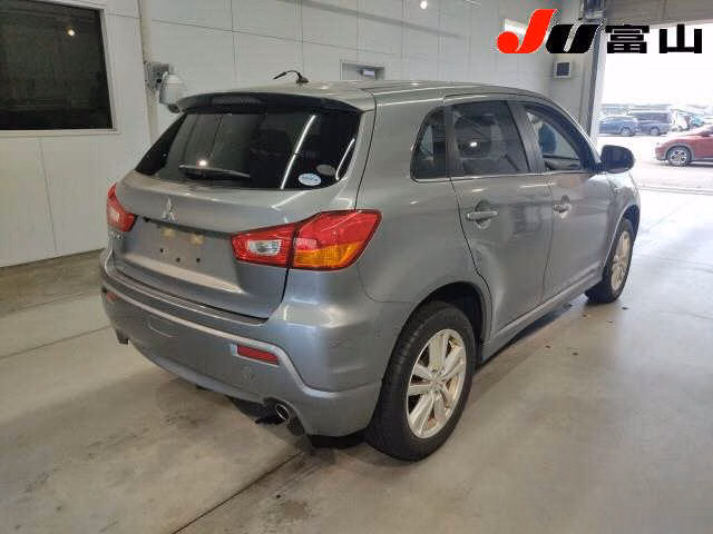 MITSUBISHI RVR