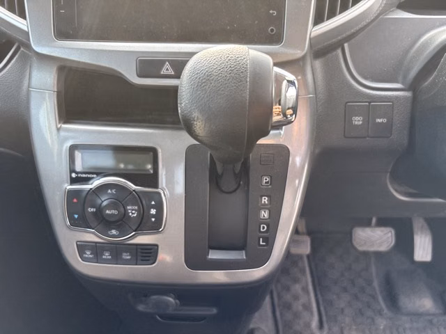 MITSUBISHI DELICA D:2