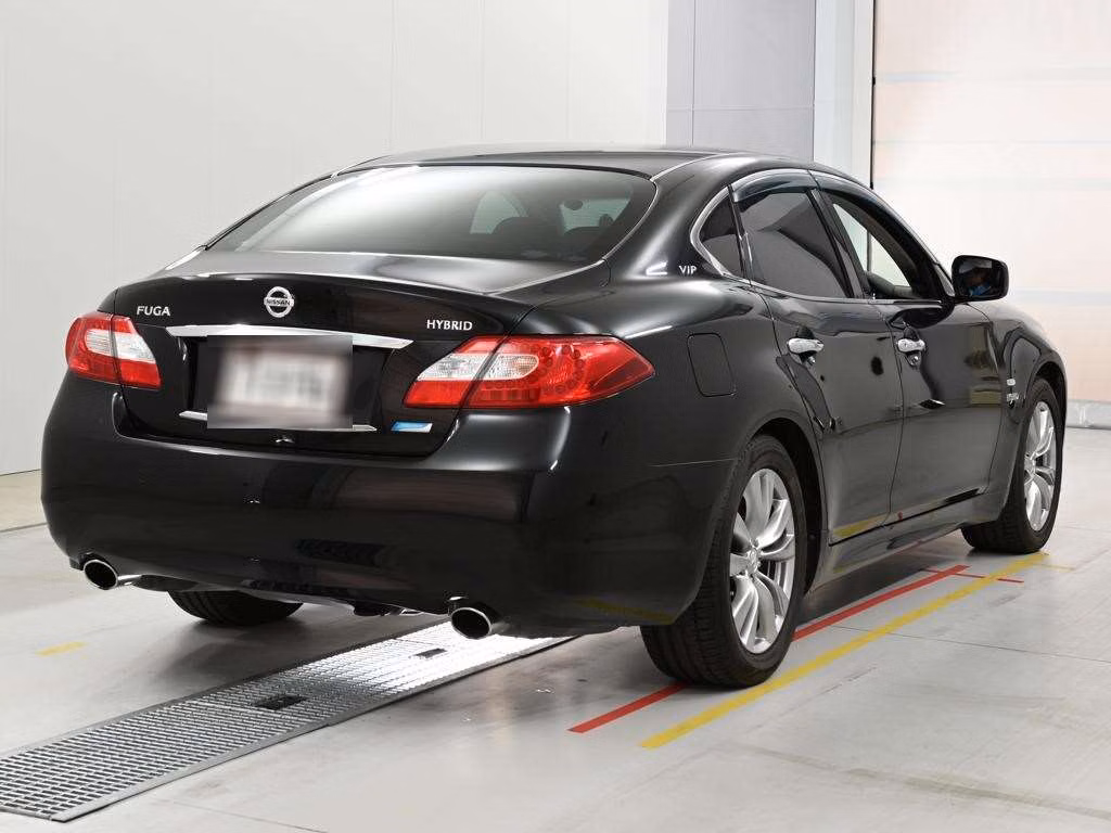 NISSAN FUGA