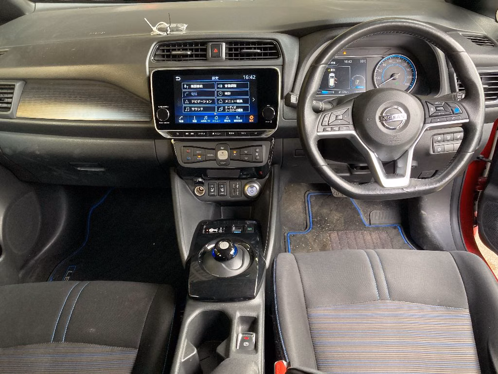 NISSAN LEAF