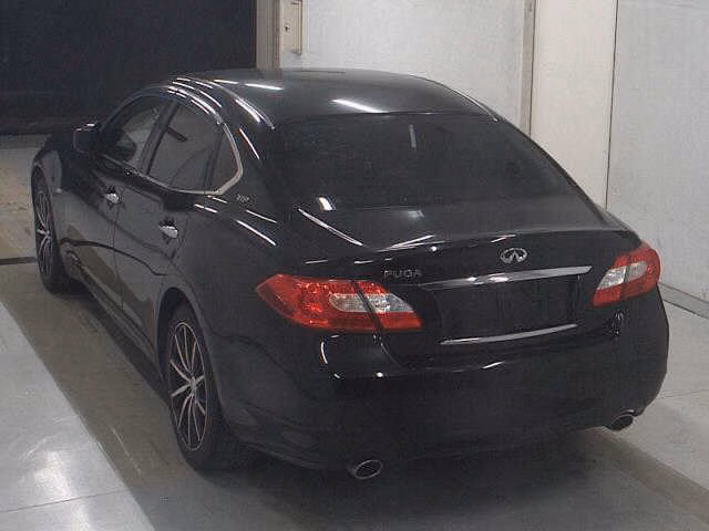 NISSAN FUGA