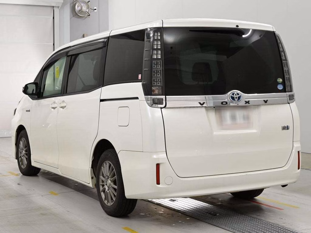 TOYOTA VOXY
