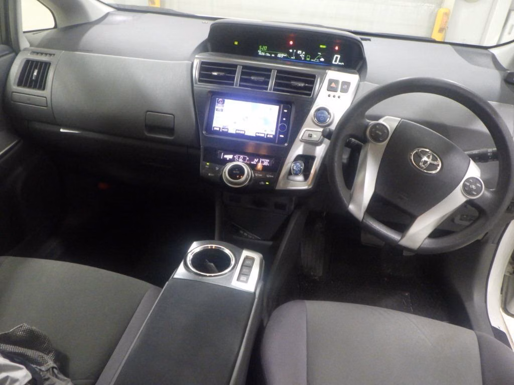 TOYOTA PRIUS ALPHA