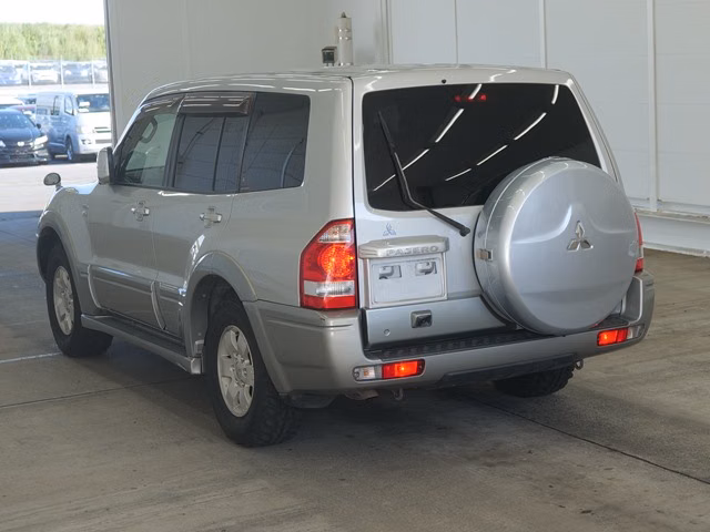 MITSUBISHI PAJERO